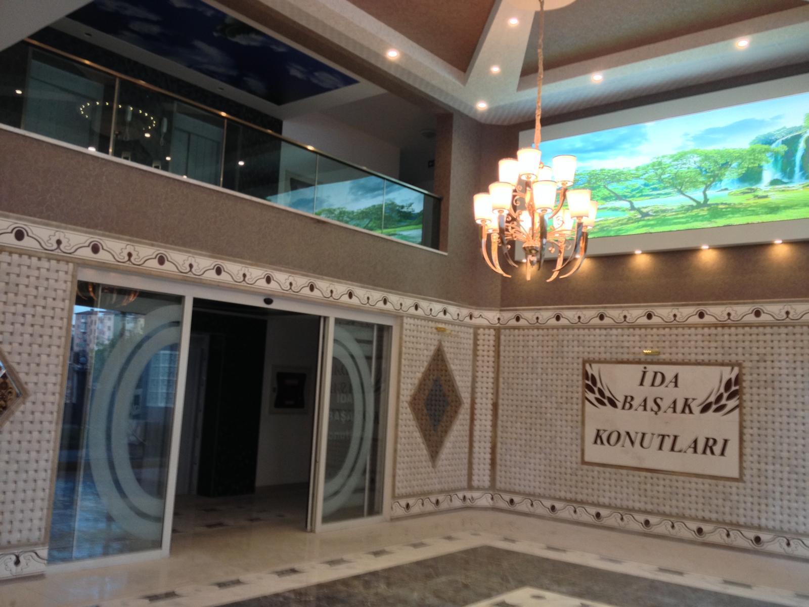 Entrance & Corridor